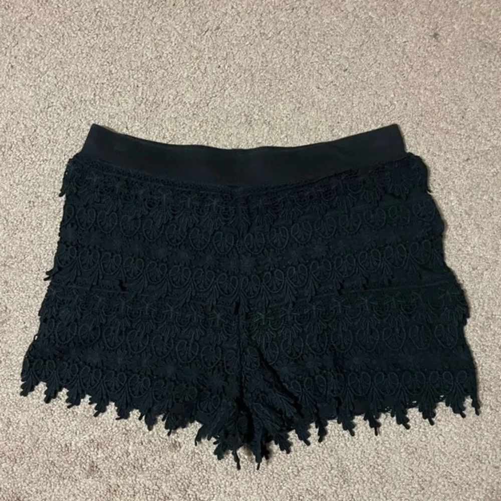 Express black‎ floral crochet- like short size small